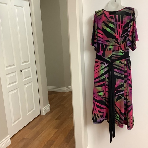 Colorful cold-shoulder dress Sz XL 41/42 bust - Picture 6 of 7